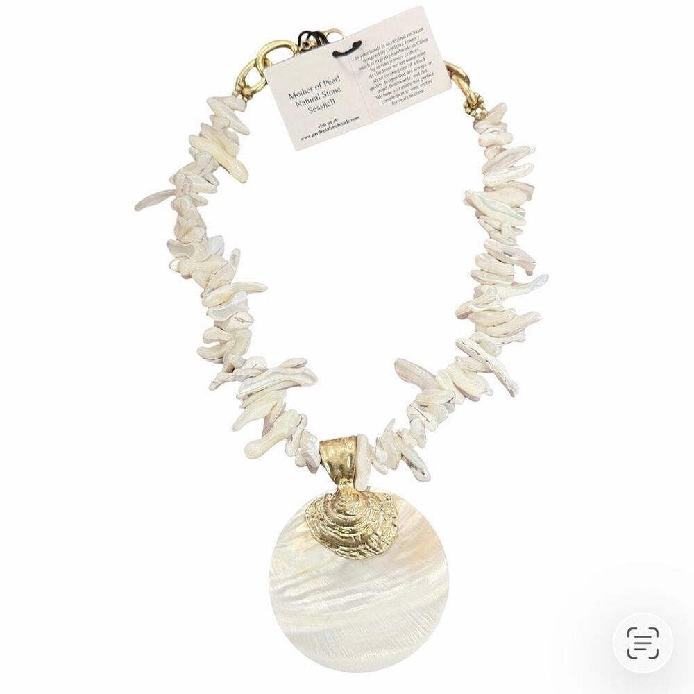 NWT Gorgeous Gardenia Mother of Pearl Natural Stone Seashell Coastal Necklace
